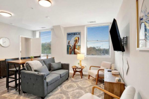 New Renovated 1 BR downtown apt